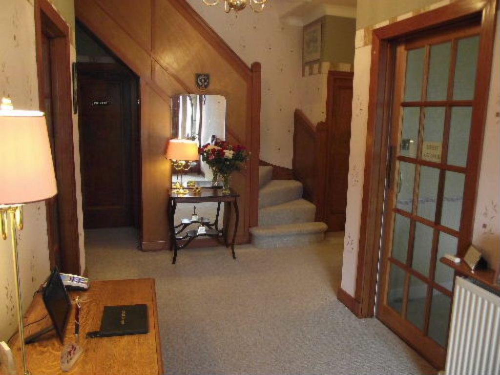 Whin Park Guest House Largs Buitenkant foto