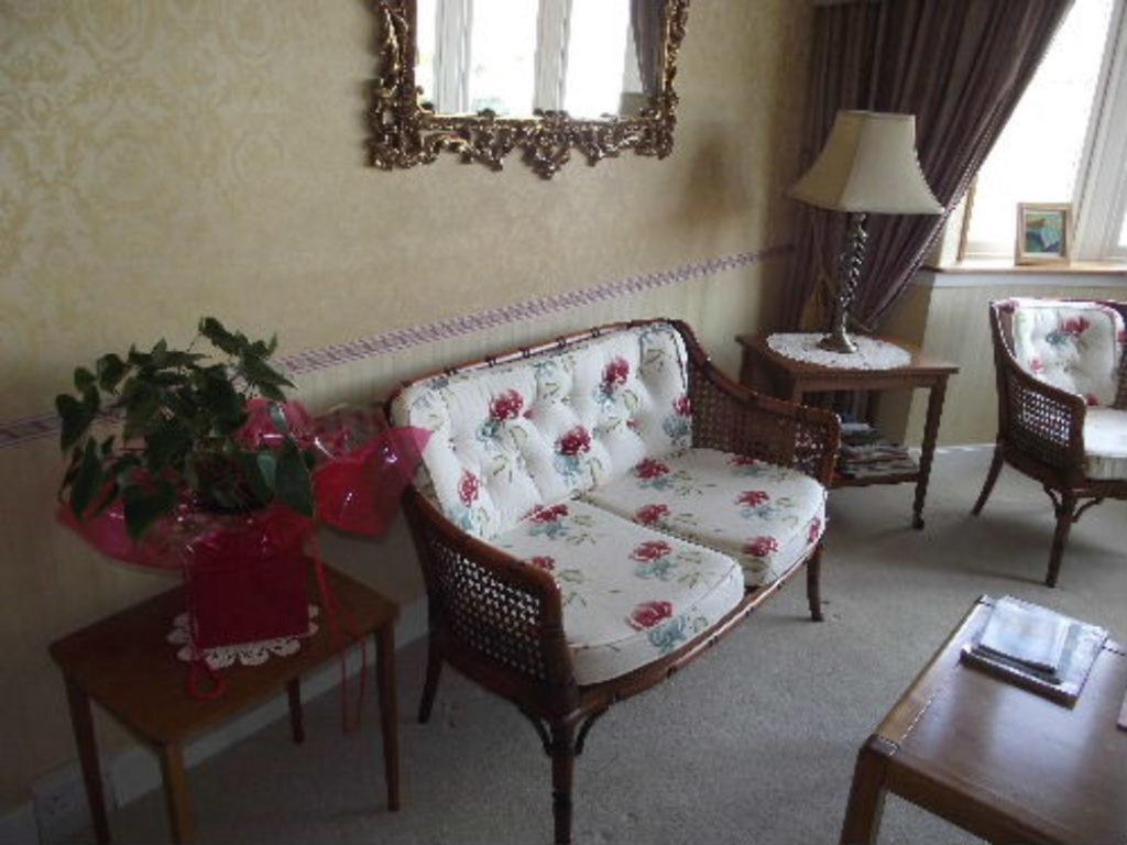 Whin Park Guest House Largs Buitenkant foto