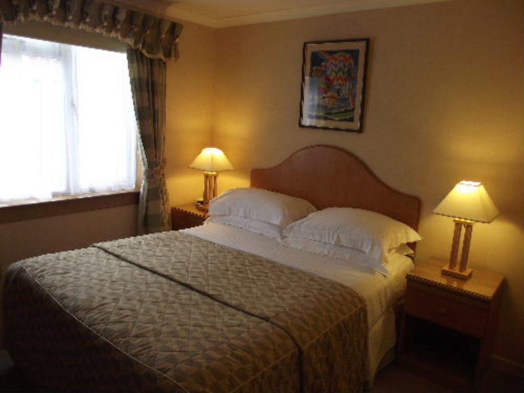 Whin Park Guest House Largs Buitenkant foto